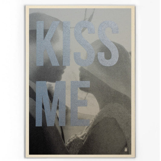 carte ou affiche kiss me kencre